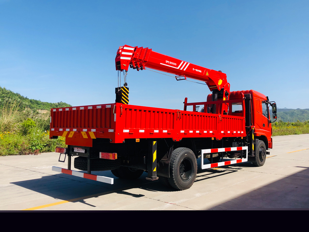 三環(huán)T280昊龍駕駛室單橋上裝三一8噸直臂式吊機