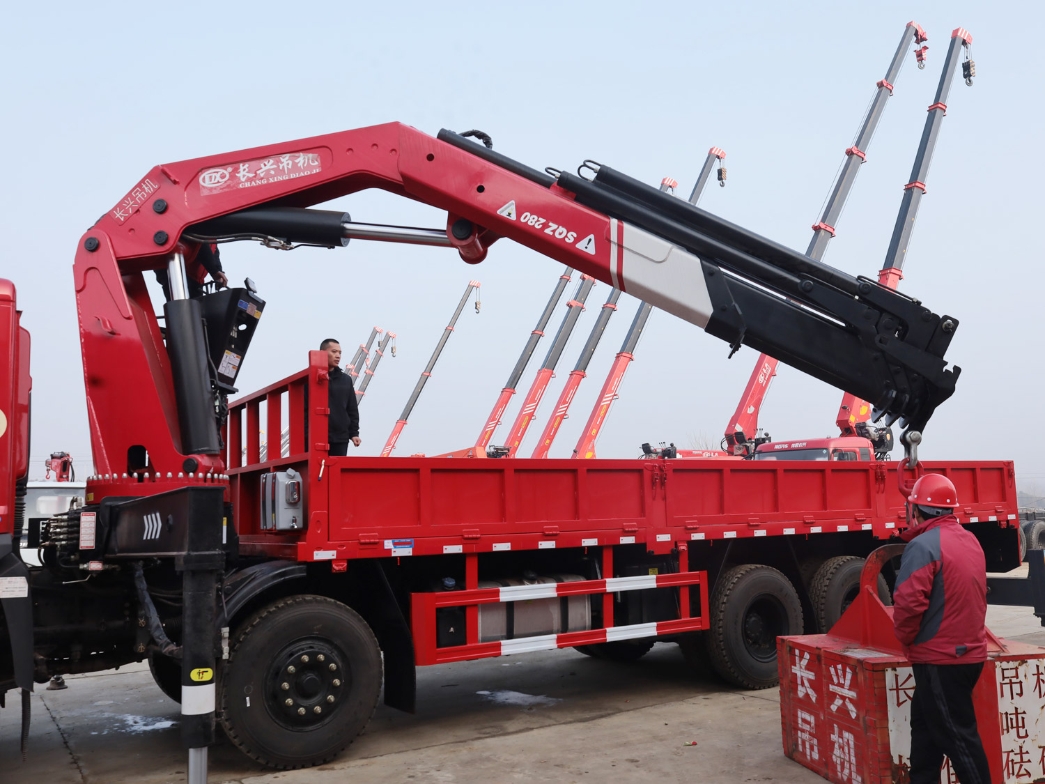 東風(fēng)華神DV5前四后八上裝長興16噸折臂式吊機(jī)