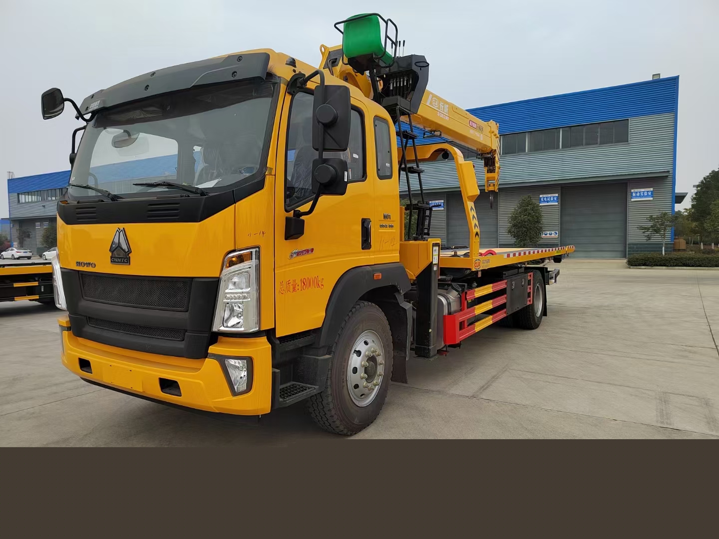 重汽豪沃G5X帶吊清障車國六