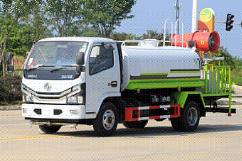 東風小多利卡5噸噴霧灑水車